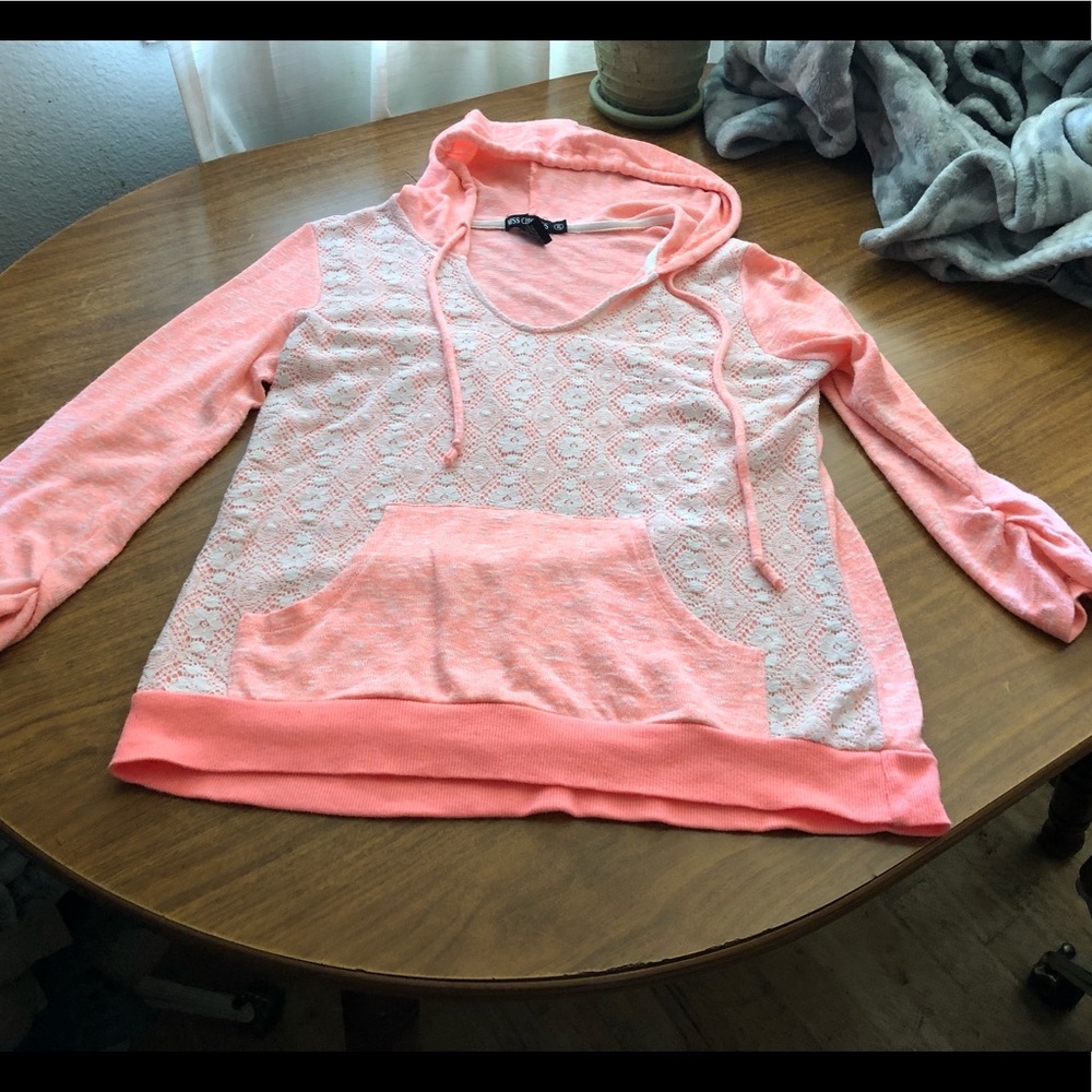 Lightweight hooded top